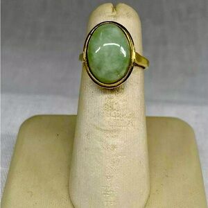 VINTAGE Jade 14K Solid Gold Oval Cabochon Ring Size 5